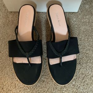 EUC- Taryn Rose wedge sandal
